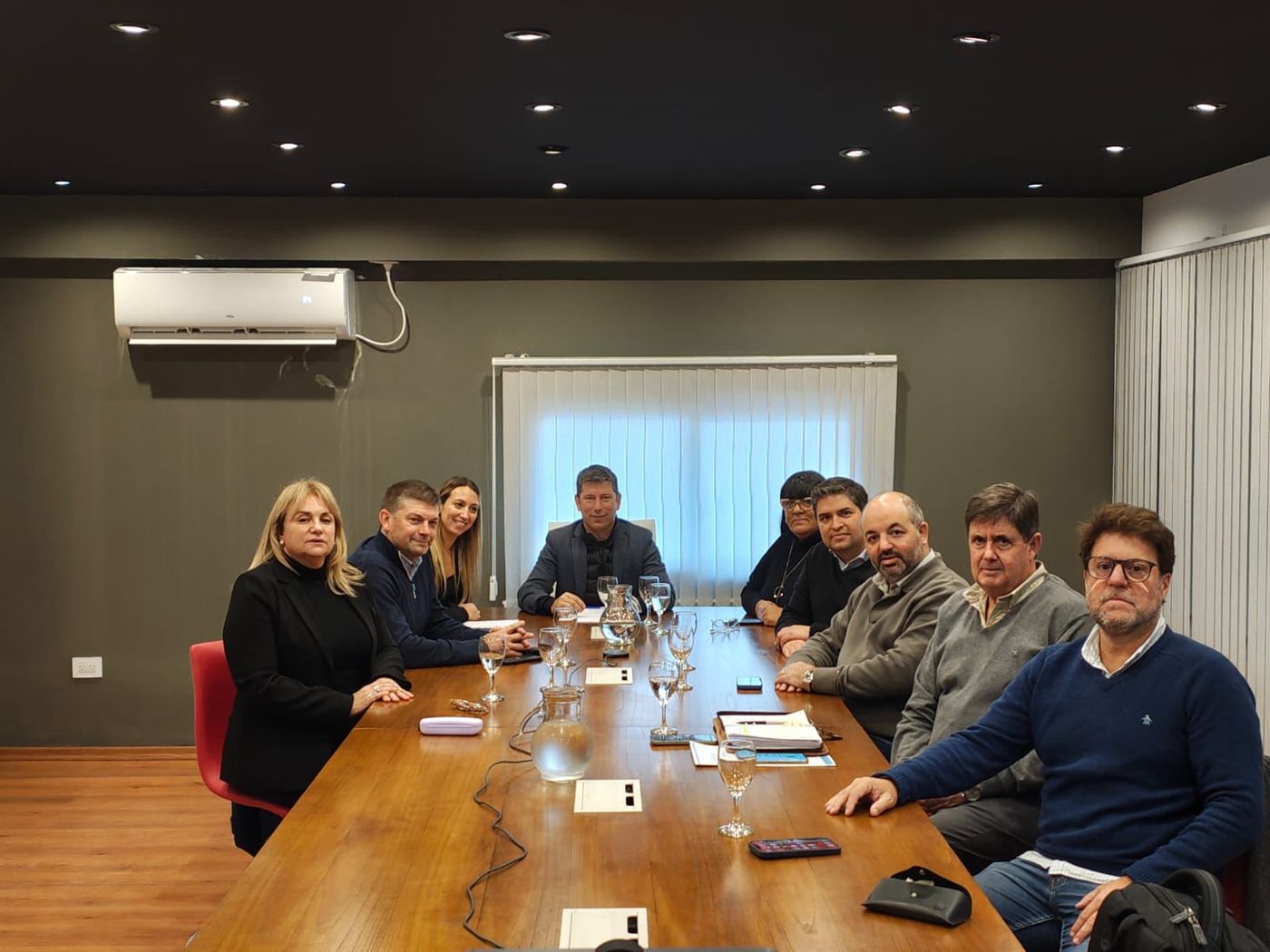 La reuni&oacute;n de la UCR bonaerense donde se decidi&oacute; integrar un frente de centro