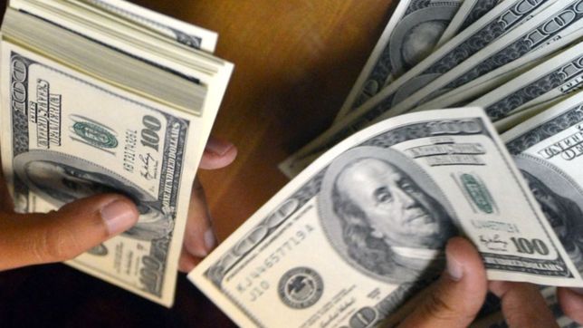 el dolar blue subio dos pesos y llego a un nuevo maximo historico