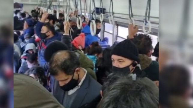 el video del tren roca lleno de gente en el primer dia despues del confinamiento estricto