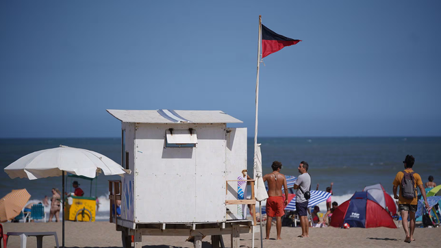 ¿que significan las banderas en la costa atlantica y como saber si es seguro meterse al mar?