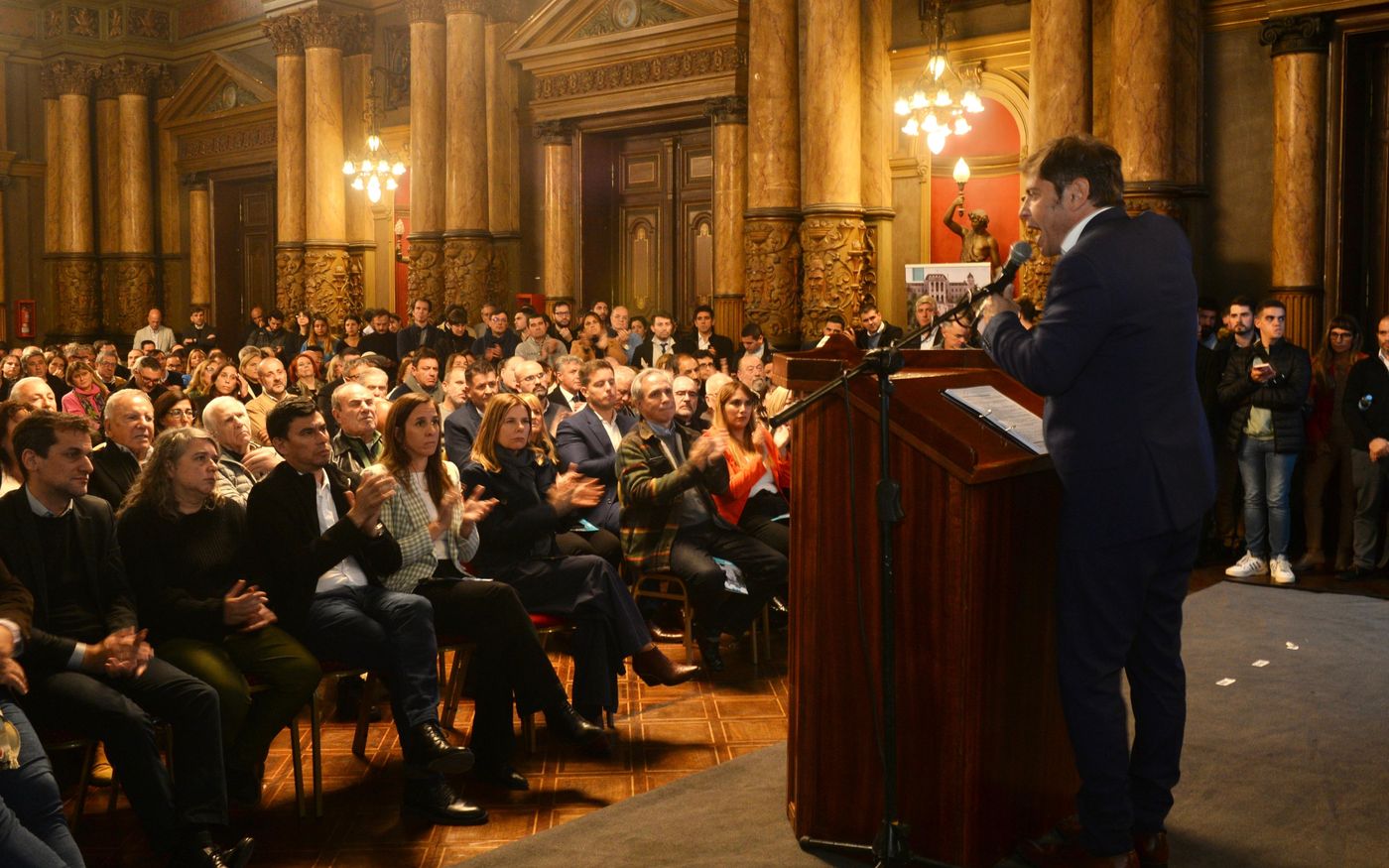 Los anuncios de Axel Kicillof y Julio Alak reunieron a toda la dirigencia peronista local.