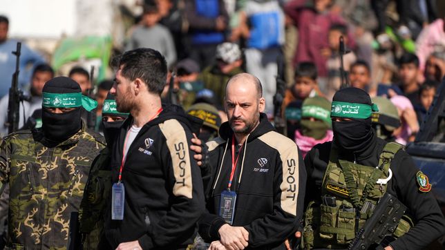 tras casi 500 dias de cautiverio, hamas libero al hijo del exdirector de una escuela de la plata