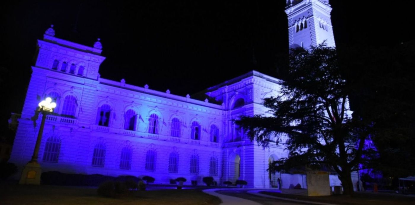 Municipalidad de La Plata color azul por diabetes