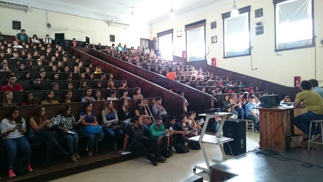 el gobierno confirmo un aumento del 7,5% para los docentes y no docentes universitarios