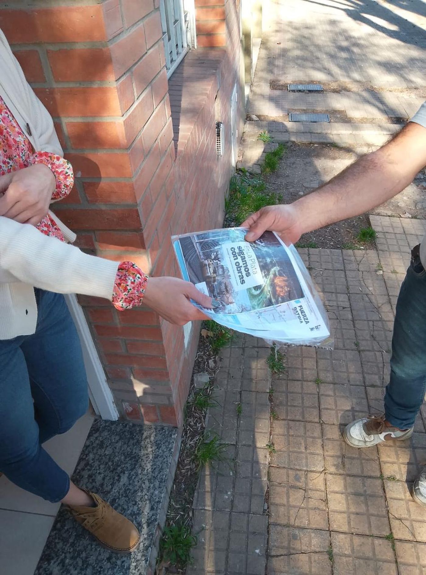 La militancia de Fuerza Patria repartió boletas en la última jornada de campaña para las elecciones de este domingo