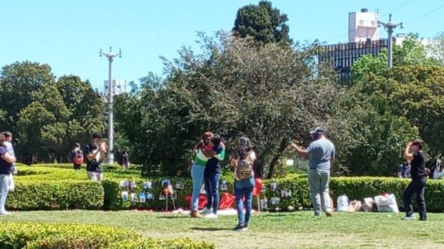 emocionante momento en plaza moreno: se arrodillo y le pidio matrimonio a su pareja