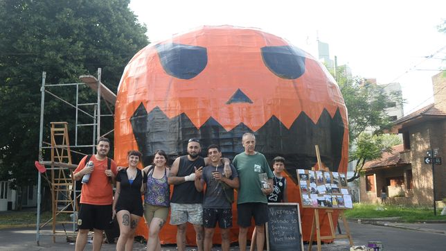 cerro la inscripcion y estos son los munecos que se quemaran en ano nuevo