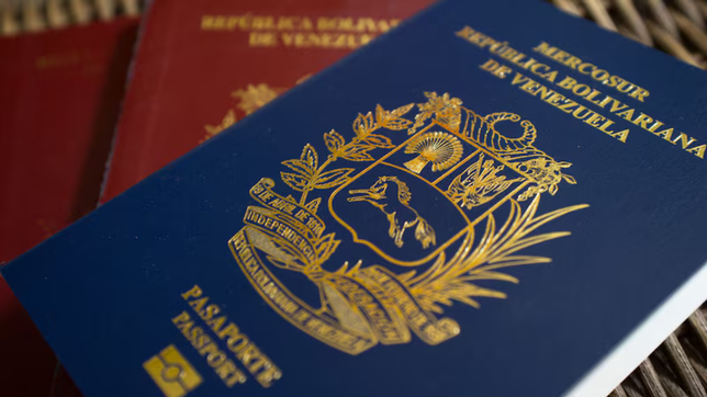 el gobierno dispuso restricciones para el ingreso al pais de venezolanos relacionados al regimen de maduro