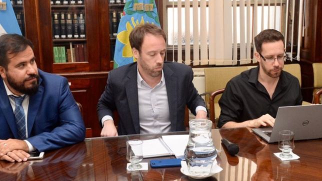 provincia llego a un acuerdo con los estatales y judiciaes adelantando la cuota de aumento