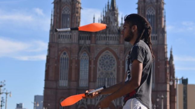 malabaristas, musica en vivo y chacarera, asi fue el ?culturazo? en plaza moreno
