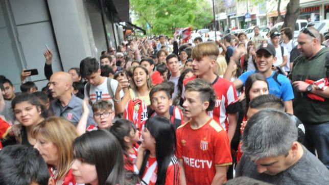 bronca y decepcion en los hinchas de estudiantes por la ?falsa nueva camiseta?