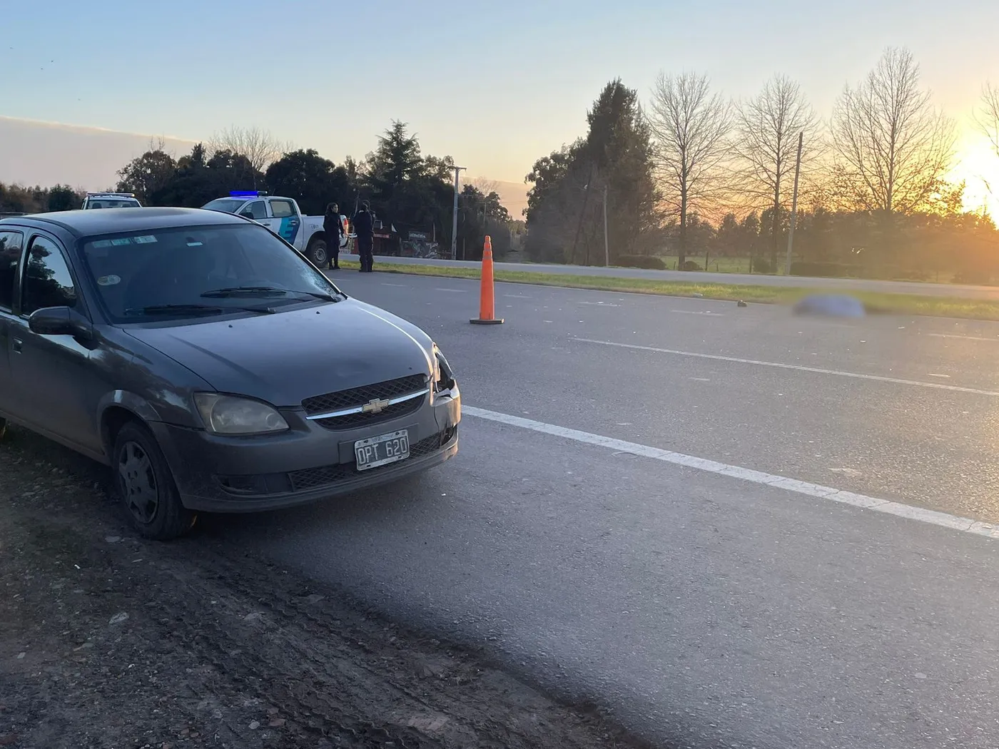 El joven de 20 años falleció en el acto luego de ser embestido por un Chevrolet Corsa en Ruta 2, a la altura de El Peligro El joven de 20 años falleció en el acto luego de ser embestido por un Chevrolet Corsa en Ruta 2, a la altura de El Peligro