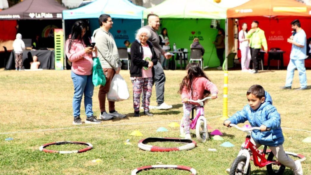 Trámites, vacunas y asesoramiento: el programa Barrio x Barrio llega a Hernández