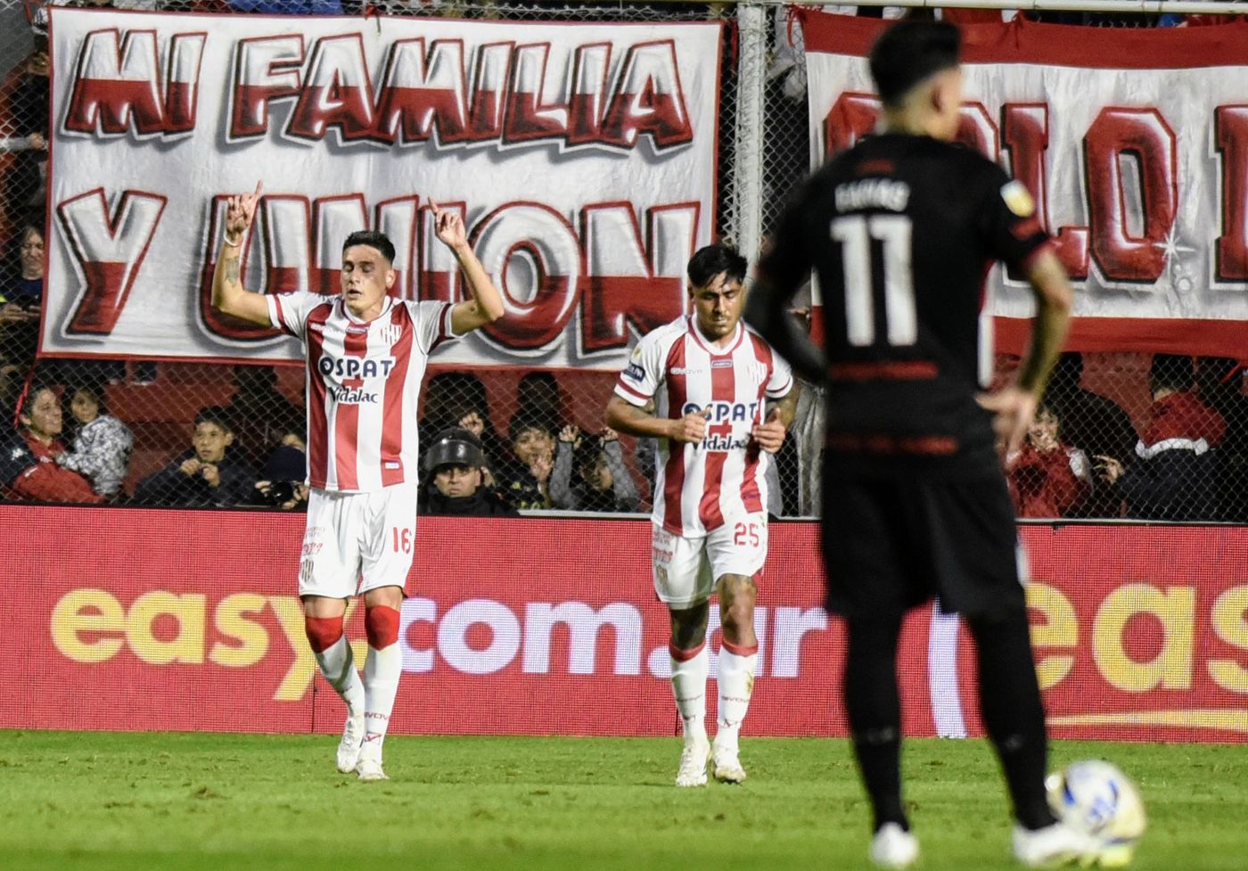 Estudiantes Unión Martínez festejo.JPG