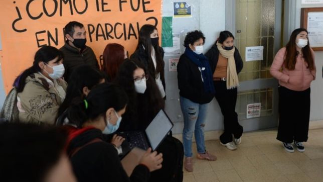 tras el bochazo, decenas de estudiantes de medicina no pudieron rendir otro parcial