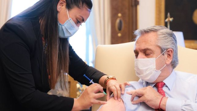 alberto fernandez recibio la tercera aplicacion de la vacuna contra el coronavirus