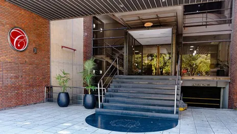 Tras casi medio siglo de vida, el histórico Hotel Corregidor de Plaza San Martín fue puesto a la venta Tras casi medio siglo de vida, el histórico Hotel Corregidor de Plaza San Martín fue puesto a la venta