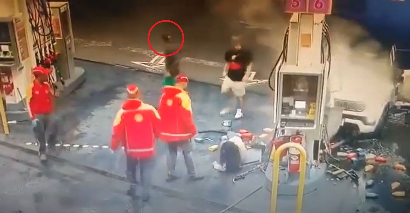 La gorra marrón de Mancuso, puesta hacia atrás al igual que en el boliche porteño.