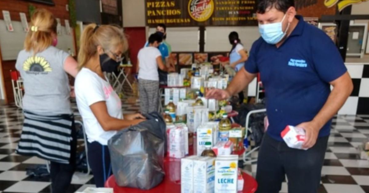 Entregaron Mercadería En Predio 80 A Escuelas De Los Hornos Que Sufrieron Actos Vandálicos 9448