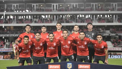 El viaje relámpago de Estudiantes para jugar ante Universidad de Chile por la Copa Libertadores