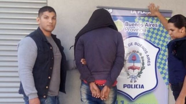 intento robarle a una mujer, la amenazo con cortarle el cuello y fue detenido