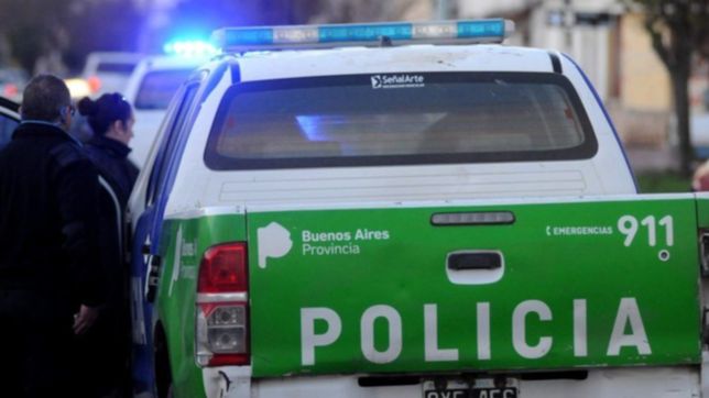 paro a comer, lo enganaron cuatro falsos policias, lo esposaron y le robaron $4,5 millones