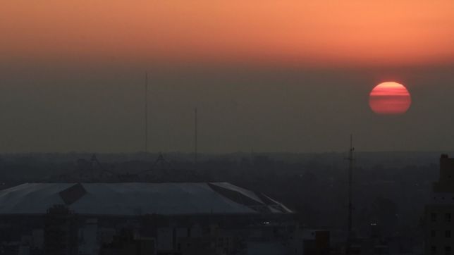advierten que el humo por los incendios en el delta puede llegar nuevamente a la plata