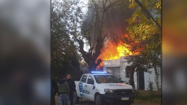 tension en la plata: incendiaron la casa de un hombre acusado de violar a su sobrina