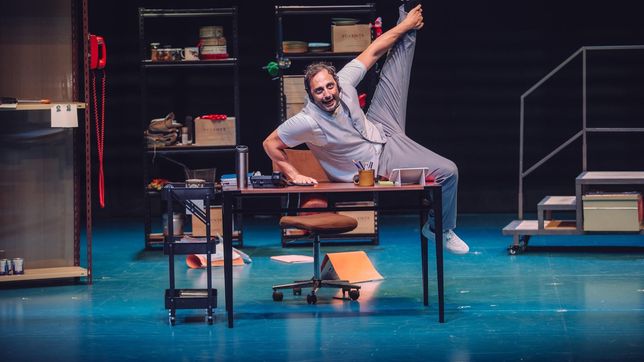 la comedia de broadway llega al coliseo podesta con ariel staltari como protagonista