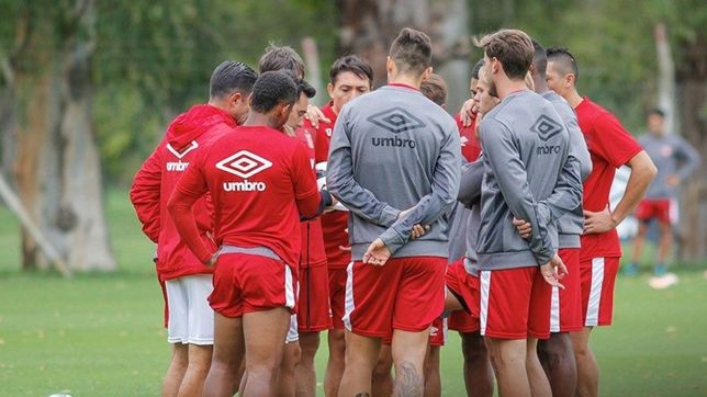 estudiantes entreno en brasil y ya tiene el equipo para enfrentar al santos
