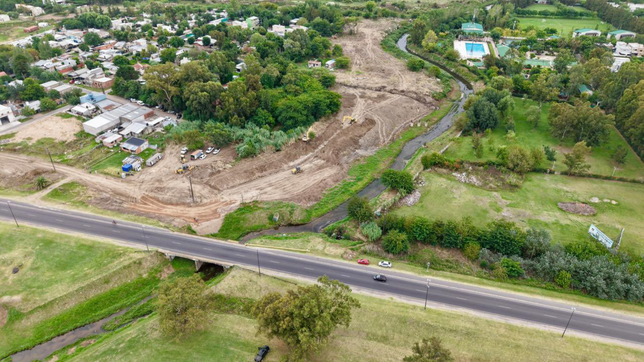 con una inversion millonaria, arrancaron las obras de la bajada de la autopista en city bell