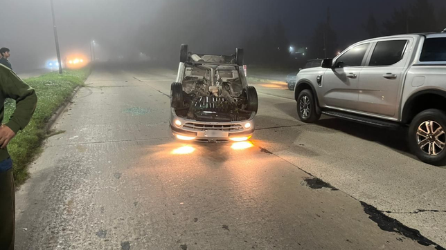 cuatro agentes del spb asistieron a un conductor que quiso esquivar un perro y volco en la avenida 44