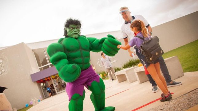 la escuela que se declaro en rebeldia en la plata convoco a los padres a un show mediatico