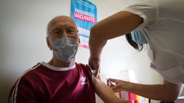 mas de 2.000 personas se vacunaron contra el coronavirus en el hipodromo de la plata