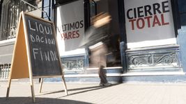 tras anunciar su cierre, los dones liquida su stock final de calzado desde $33.000 tras anunciar su cierre, los dones liquida su stock final de calzado desde $33.000