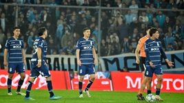 gimnasia perdio con racing en un debut marcado por las polemicas y la bronca con el arbitraje