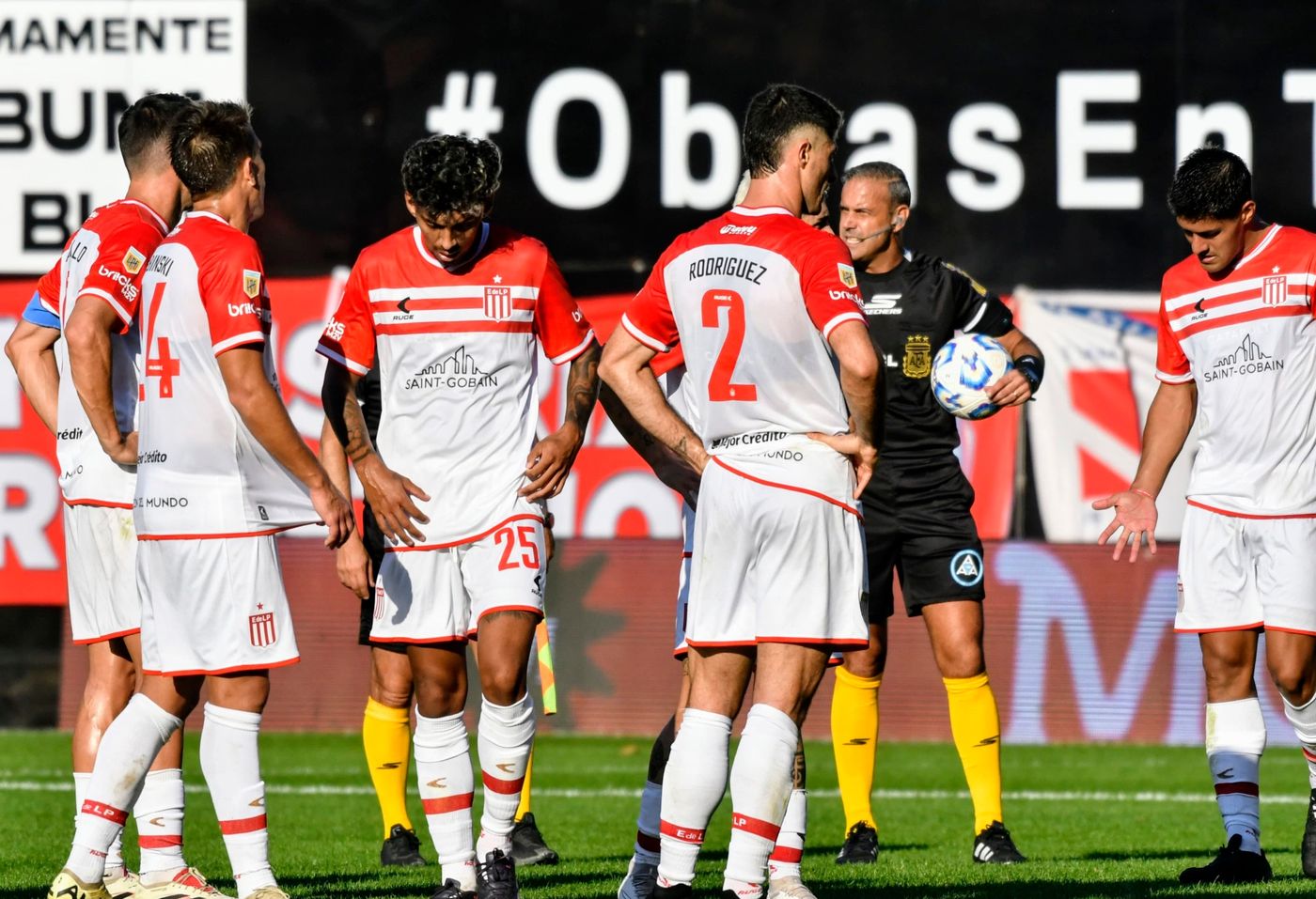 Estudiantes viene de ser goleado por Argentinos Juniors. Estudiantes viene de ser goleado por Argentinos Juniors.