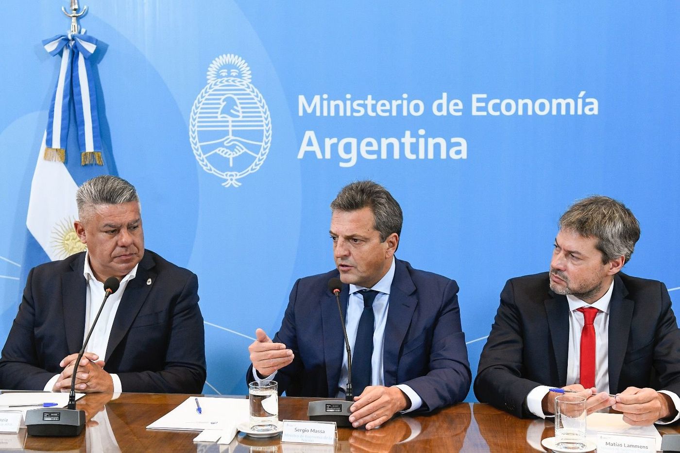 Massa celebró que Argentina sea la sede de uno de los primeros partidos del Mundial 2030.