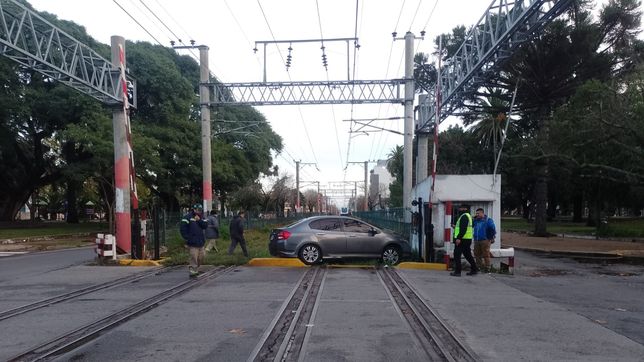 un choque en el cruce de 1 y 38 obligo a evacuar una formacion del tren roca