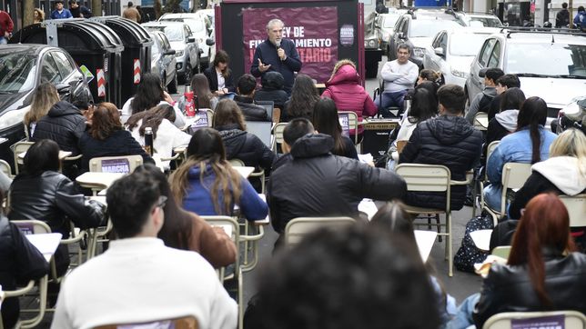 revelan que el salario de los docentes universitarios esta en su nivel mas bajo en los ultimos 20 anos