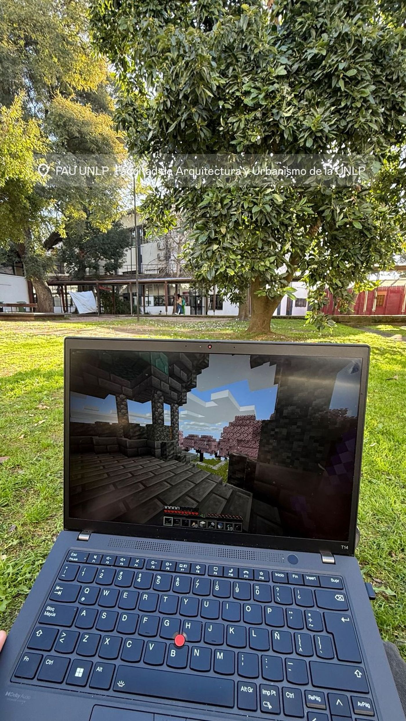 Los jovenes tratan de recrear los más fielmente posible los lugares de la UNLP.