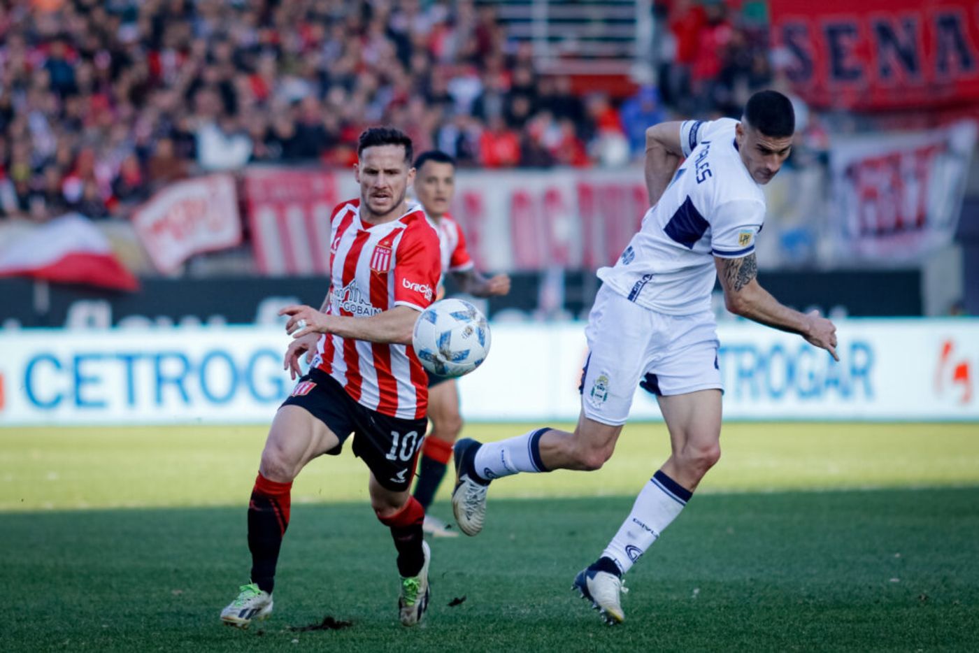 Pablo Piatti Estudiantes Gimnasia clasico.jpg