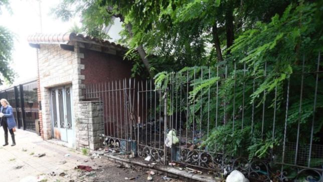 el municipio monto un operativo en zona norte para limpiar una casa sucia y abandonada