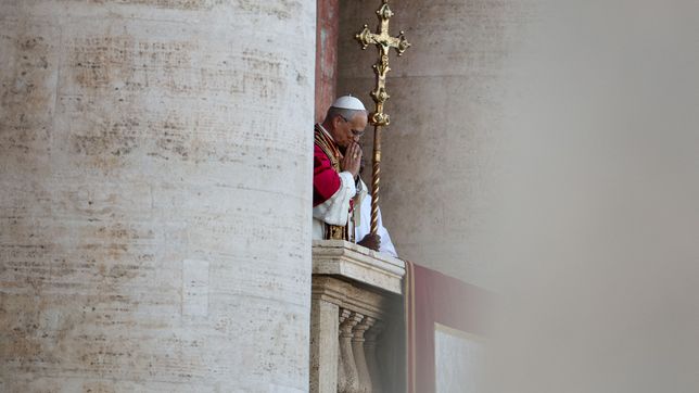 el obispo auxiliar de la plata conto detalles de su amistad con el papa y la vez que visito la ciudad
