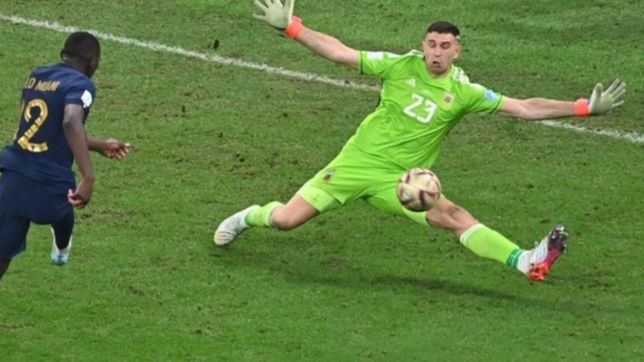 las atajadas del dibu martinez en el camino a la consagracion