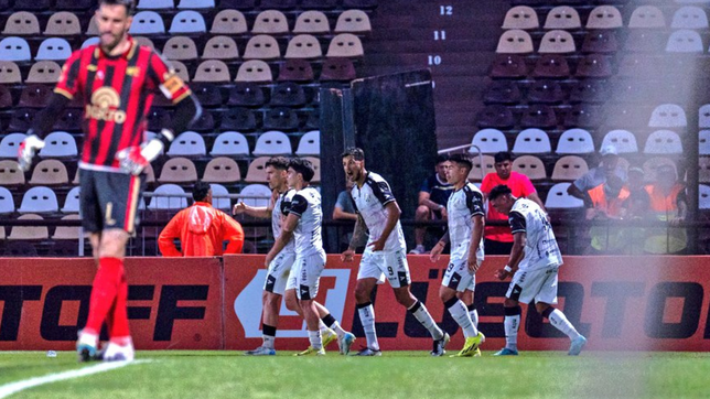 gimnasia de mendoza vencio por penales a deportivo madryn y ascendio a la liga profesional de futbol