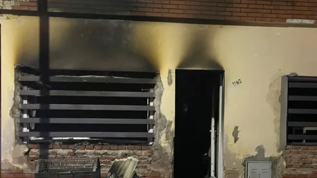 un hombre asesino a su mujer y causo serias quemaduras a su hijo al incendiar la casa