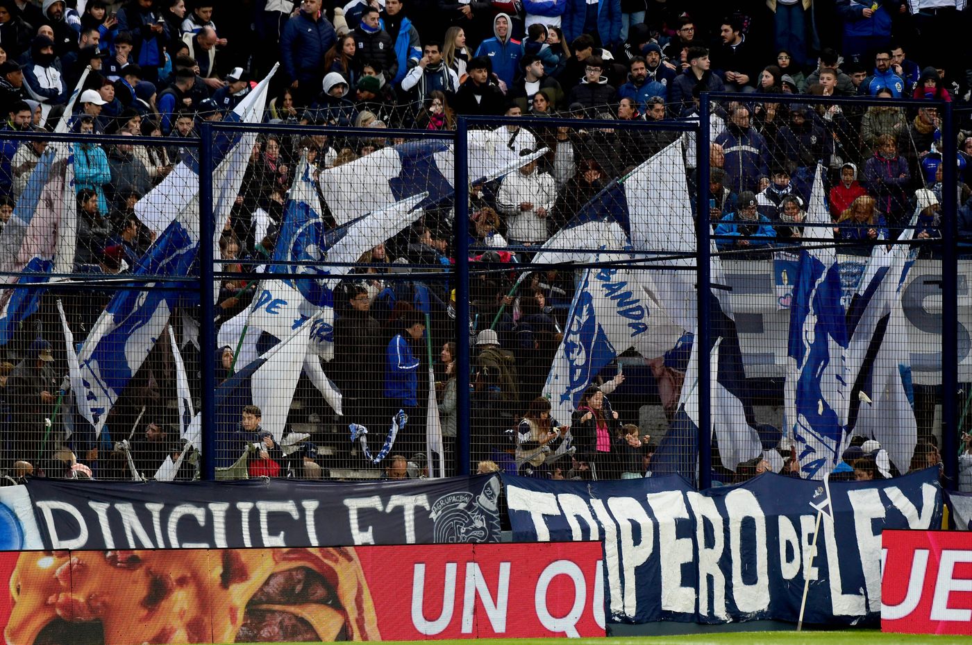 Gimnasia Banfield Hinchada 3.JPG