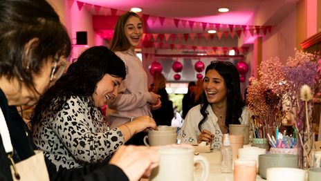 La cerámica es furor y un taller suma a 150 alumnas en los barrios de la ciudad La cerámica es furor y un taller suma a 150 alumnas en los barrios de la ciudad