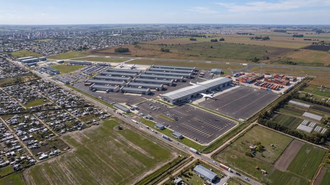 Con el aeropuerto en agenda, Alak firmó en Shanghái un acuerdo para atraer inversiones